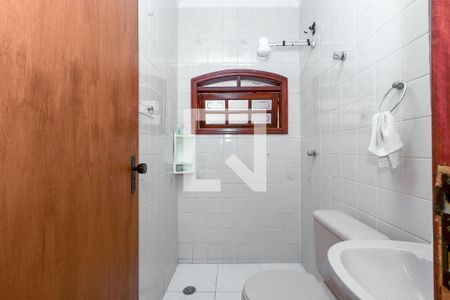 Casa à venda com 280m², 4 quartos e 6 vagas Casa à venda com 280m², 4 quartos e 6 vagasBanheiro de Serviço