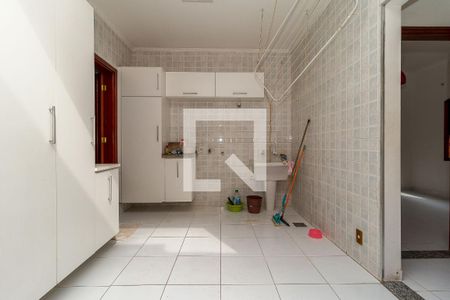 Casa à venda com 280m², 4 quartos e 6 vagas Casa à venda com 280m², 4 quartos e 6 vagasÁrea de Serviço