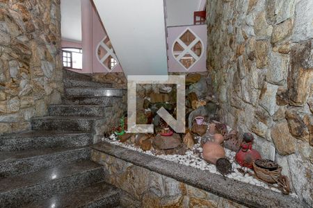 Casa à venda com 280m², 4 quartos e 6 vagas Casa à venda com 280m², 4 quartos e 6 vagasEntrada