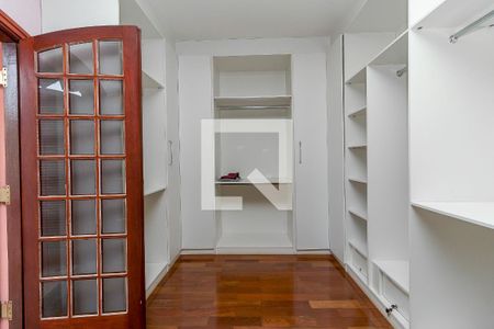 Casa à venda com 280m², 4 quartos e 6 vagas Casa à venda com 280m², 4 quartos e 6 vagasCloset da Suíte 1