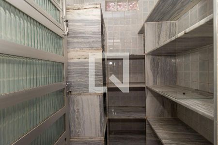 Casa à venda com 280m², 4 quartos e 6 vagas Casa à venda com 280m², 4 quartos e 6 vagasDespensa