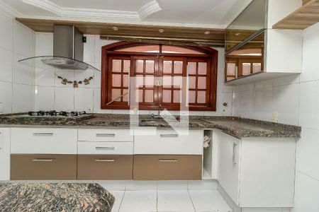 Casa à venda com 280m², 4 quartos e 6 vagas Casa à venda com 280m², 4 quartos e 6 vagasCozinha