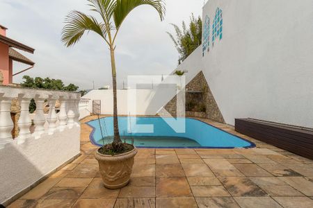 Casa à venda com 280m², 4 quartos e 6 vagas Casa à venda com 280m², 4 quartos e 6 vagasPiscina