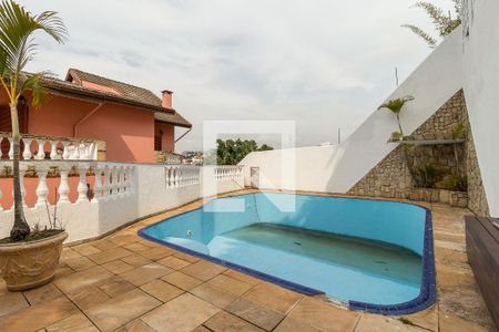 Casa à venda com 280m², 4 quartos e 6 vagas Casa à venda com 280m², 4 quartos e 6 vagasPiscina