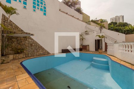 Casa à venda com 280m², 4 quartos e 6 vagas Casa à venda com 280m², 4 quartos e 6 vagasPiscina