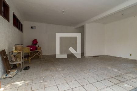 Casa à venda com 280m², 4 quartos e 6 vagas Casa à venda com 280m², 4 quartos e 6 vagasGaragem