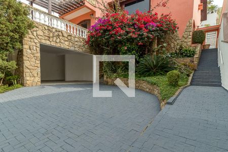 Casa à venda com 280m², 4 quartos e 6 vagas Casa à venda com 280m², 4 quartos e 6 vagasGaragem