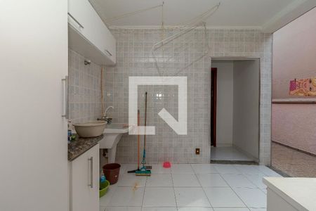 Casa à venda com 280m², 4 quartos e 6 vagas Casa à venda com 280m², 4 quartos e 6 vagasÁrea de Serviço