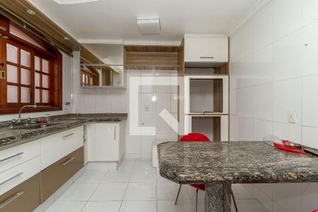 Casa à venda com 280m², 4 quartos e 6 vagas Casa à venda com 280m², 4 quartos e 6 vagasCozinha