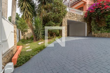 Casa à venda com 280m², 4 quartos e 6 vagas Casa à venda com 280m², 4 quartos e 6 vagasGaragem