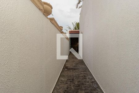 Casa à venda com 280m², 4 quartos e 6 vagas Casa à venda com 280m², 4 quartos e 6 vagasCorredor Externo