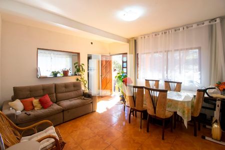 Sala de Estar de casa para alugar com 2 quartos, 200m² em Cavalhada, Porto Alegre