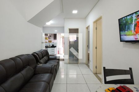 Sala de casa de condomínio para alugar com 2 quartos, 55m² em Maracanã, Praia Grande