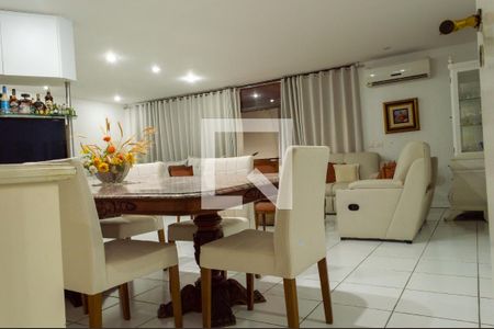 Sala de apartamento à venda com 4 quartos, 220m² em Barra da Tijuca, Rio de Janeiro