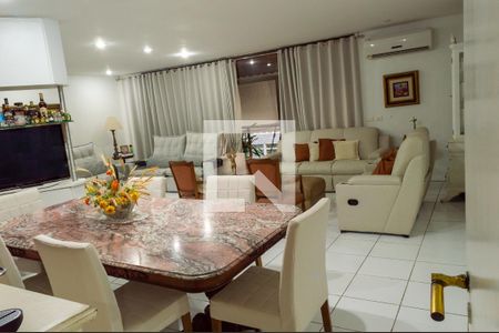 Sala de apartamento à venda com 4 quartos, 220m² em Barra da Tijuca, Rio de Janeiro