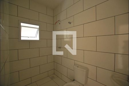 Banheiro de casa de condomínio à venda com 1 quarto, 98m² em Santa Tereza, Porto Alegre