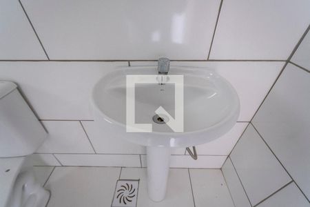 Banheiro de casa de condomínio à venda com 1 quarto, 98m² em Santa Tereza, Porto Alegre
