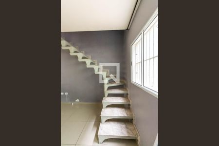 Escada de casa para alugar com 2 quartos, 49m² em Vila Nova Curuca, São Paulo