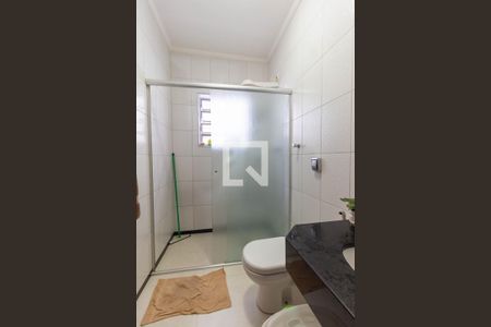 Banheiro 1 de casa à venda com 3 quartos, 180m² em Jardim Triana, São Paulo