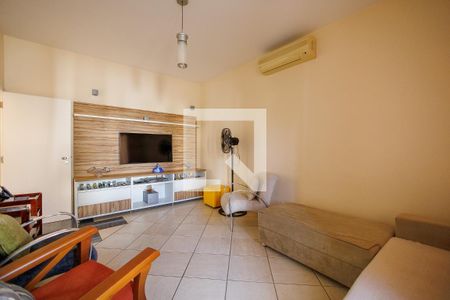 Sala de TV de casa de condomínio para alugar com 4 quartos, 364m² em Condomínio do Taubaté Village, Taubaté