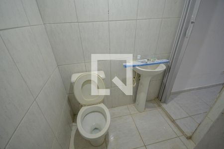Banheiro de casa para alugar com 1 quarto, 40m² em Vila Liviero, São Paulo