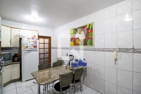 Casa para alugar com 370m², 4 quartos e 4 vagas Casa para alugar com 370m², 4 quartos e 4 vagasCozinha