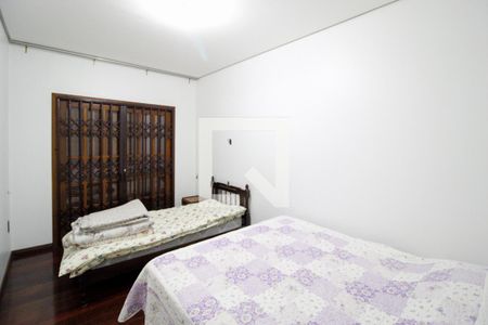 Casa para alugar com 370m², 4 quartos e 4 vagas Casa para alugar com 370m², 4 quartos e 4 vagasQuarto 2