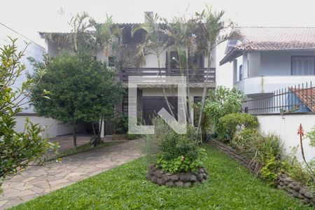 Casa para alugar com 370m², 4 quartos e 4 vagas Casa para alugar com 370m², 4 quartos e 4 vagasFachada