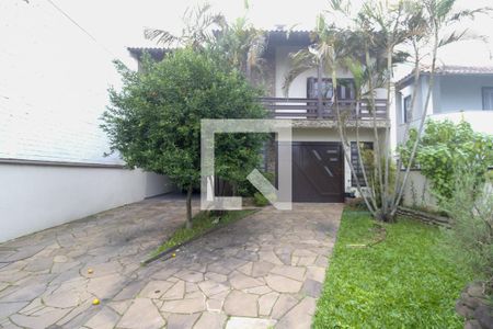 Casa para alugar com 370m², 4 quartos e 4 vagas Casa para alugar com 370m², 4 quartos e 4 vagasFachada