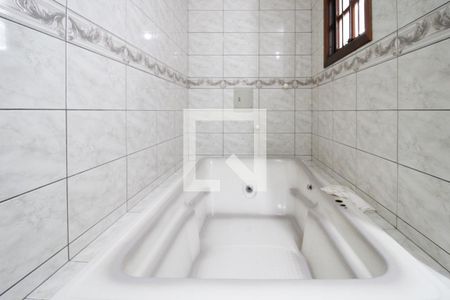 Casa para alugar com 370m², 4 quartos e 4 vagas Casa para alugar com 370m², 4 quartos e 4 vagasBanheiro da Suíte