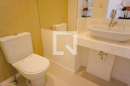 Lavabo de apartamento à venda com 2 quartos, 80m² em Barra da Tijuca, Rio de Janeiro