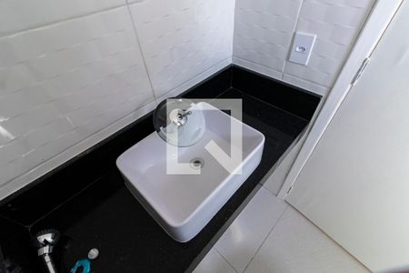 2o. Andar - Banheiro da Suíte 2 de casa de condomínio para alugar com 2 quartos, 66m² em Vila Monumento, São Paulo