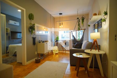 Sala  de apartamento para alugar com 1 quarto, 58m² em Auxiliadora, Porto Alegre