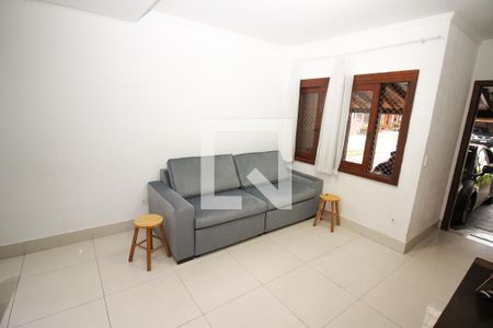 Sala de casa de condomínio à venda com 3 quartos, 120m² em Cavalhada, Porto Alegre