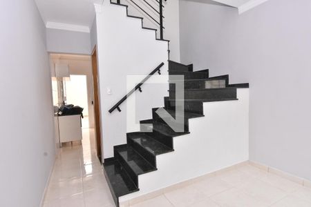 Escada de casa para alugar com 3 quartos, 110m² em Jardim Vila Formosa, São Paulo