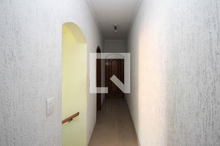 Corredor de casa para alugar com 3 quartos, 300m² em Vila Margarida, São Paulo