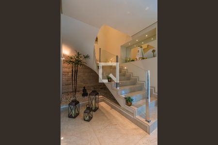 Escadas de casa de condomínio à venda com 5 quartos, 740m² em Alphaville, Santana de Parnaíba