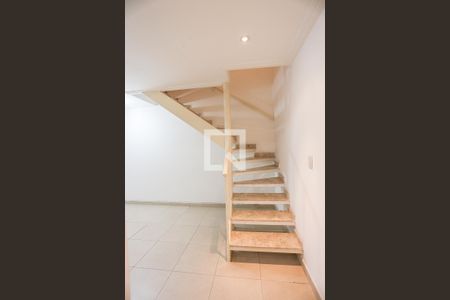 Escada de casa de condomínio à venda com 2 quartos, 65m² em Jardim Sarah, São Paulo