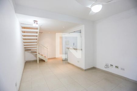 Sala de Estar de casa de condomínio à venda com 2 quartos, 65m² em Jardim Sarah, São Paulo