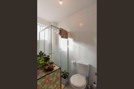 Banheiro  de apartamento à venda com 1 quarto, 40m² em Passo D&#8217;areia, Porto Alegre