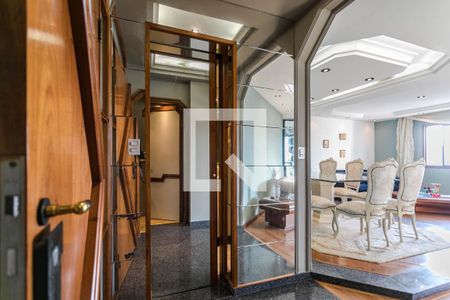 Entrada de apartamento para alugar com 3 quartos, 300m² em Vila Vitória, Mogi das Cruzes