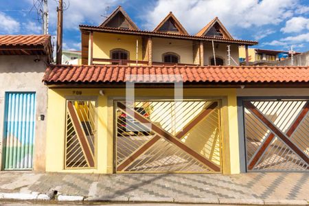 Fachada de casa à venda com 3 quartos, 300m² em Vila Pierina, São Paulo