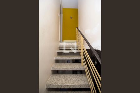 Escada acesso aos quartos de casa à venda com 2 quartos, 120m² em Alto da Lapa, São Paulo