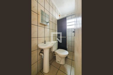 Banheiro de kitnet/studio para alugar com 1 quarto, 24m² em Liberdade, São Paulo