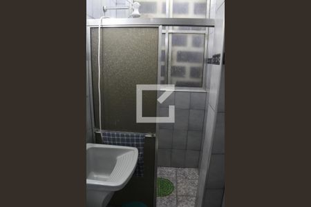 Banheiro de kitnet/studio para alugar com 1 quarto, 33m² em Centro, São Vicente