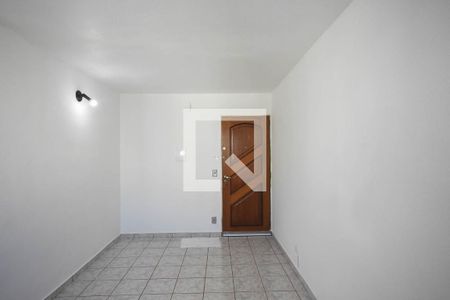 Sala de apartamento para alugar com 2 quartos, 48m² em Parque Pinheiros, Taboão da Serra