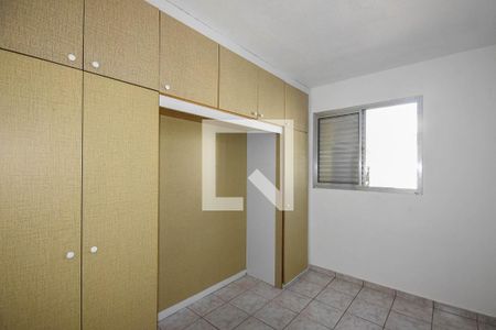 Quarto 1 de apartamento para alugar com 2 quartos, 48m² em Parque Pinheiros, Taboão da Serra