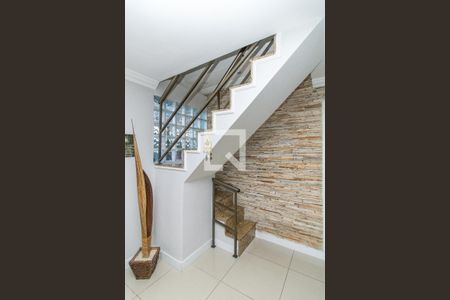 Detalhe da Sala - Escada de casa de condomínio à venda com 3 quartos, 150m² em Irajá, Rio de Janeiro