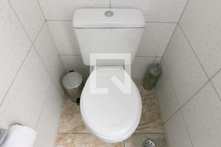 Detalhe banheiro de casa de condomínio para alugar com 2 quartos, 65m² em Cidade Líder, São Paulo