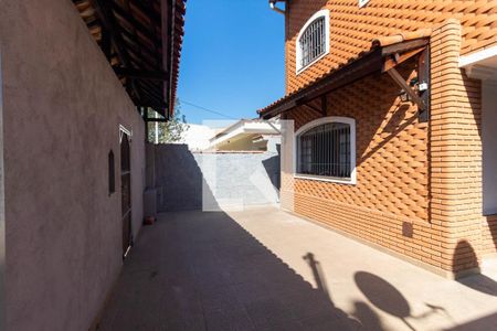 Garagem de casa à venda com 5 quartos, 300m² em Jardim Eliane, São Paulo